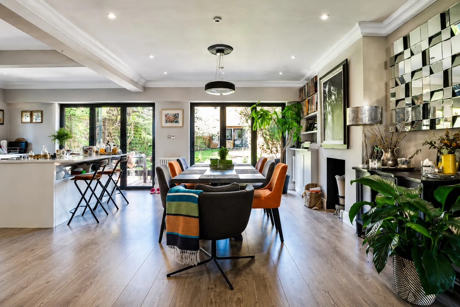 Open-plan kitchen and dining room